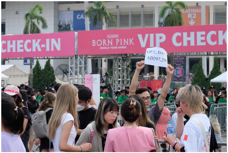 Đêm diễm đầu tiên tại Hà Nội của Blackpink thu hút hàng chục nghìn khán giả